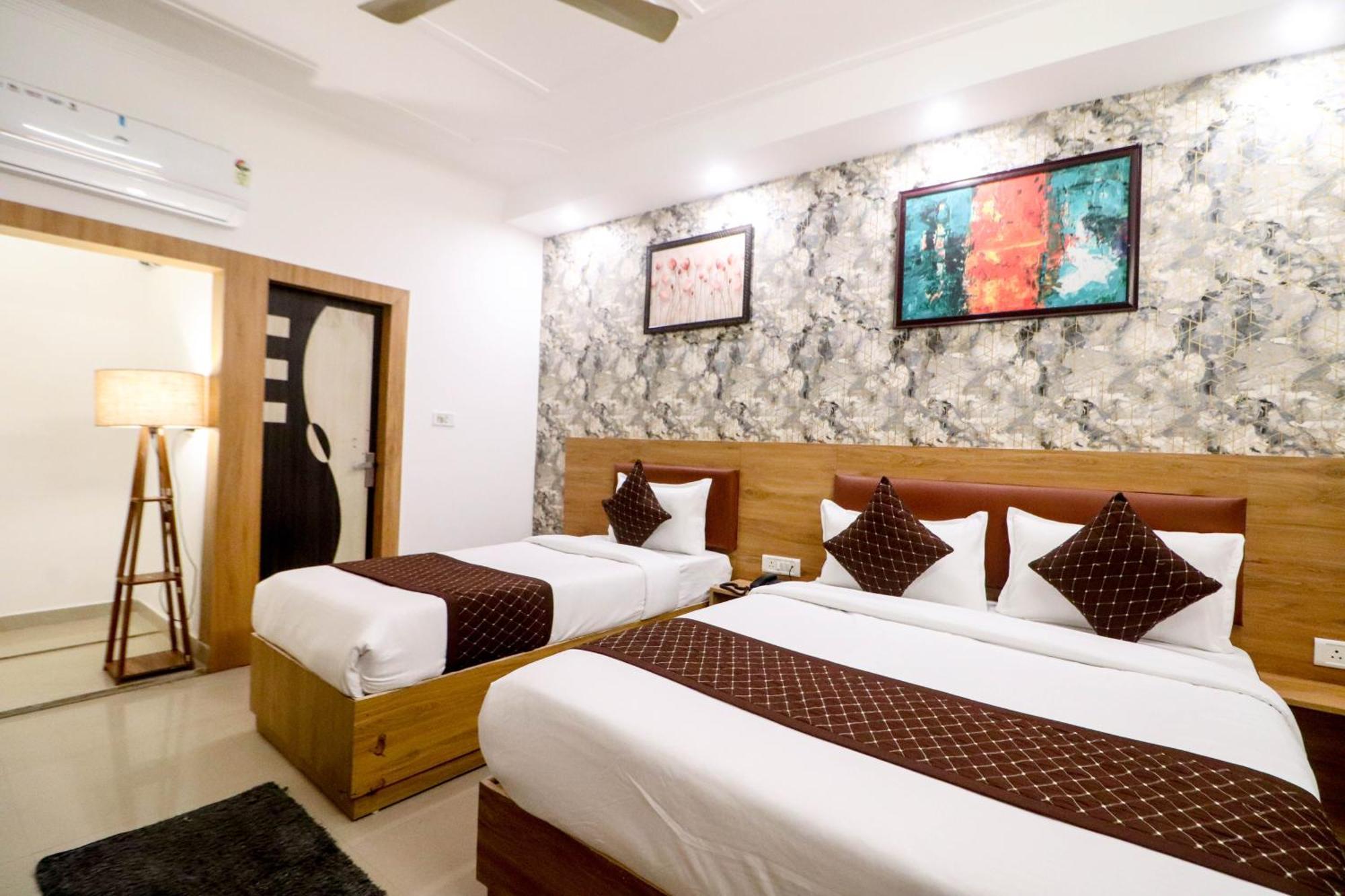 Hotel Vvs Near Delhi Airport Нью-Дели Экстерьер фото
