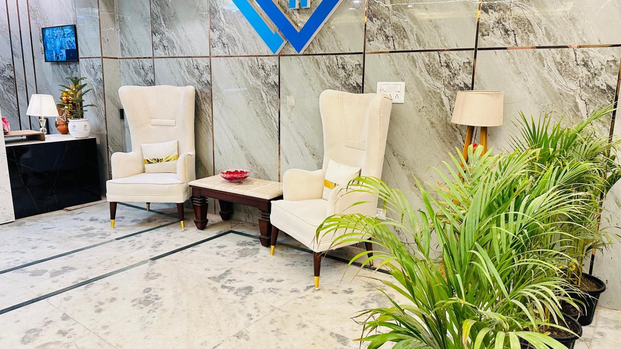 Hotel Vvs Near Delhi Airport Нью-Дели Экстерьер фото